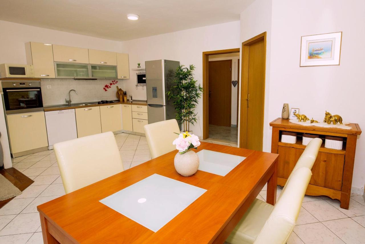 Mendula Apartment *
